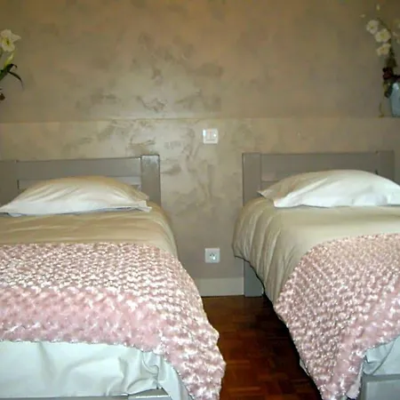 فندق مبيت وإفطار D'hotes Les Pierres Taillees 3*