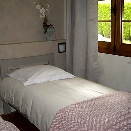 فندق مبيت وإفطار D'hotes Les Pierres Taillees Thénésol