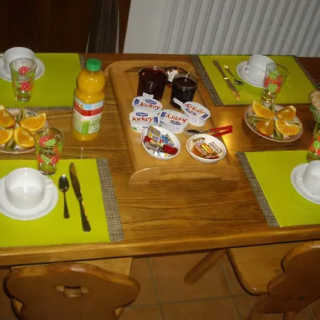 D'hotes Les Pierres Taillees Bed & Breakfast *